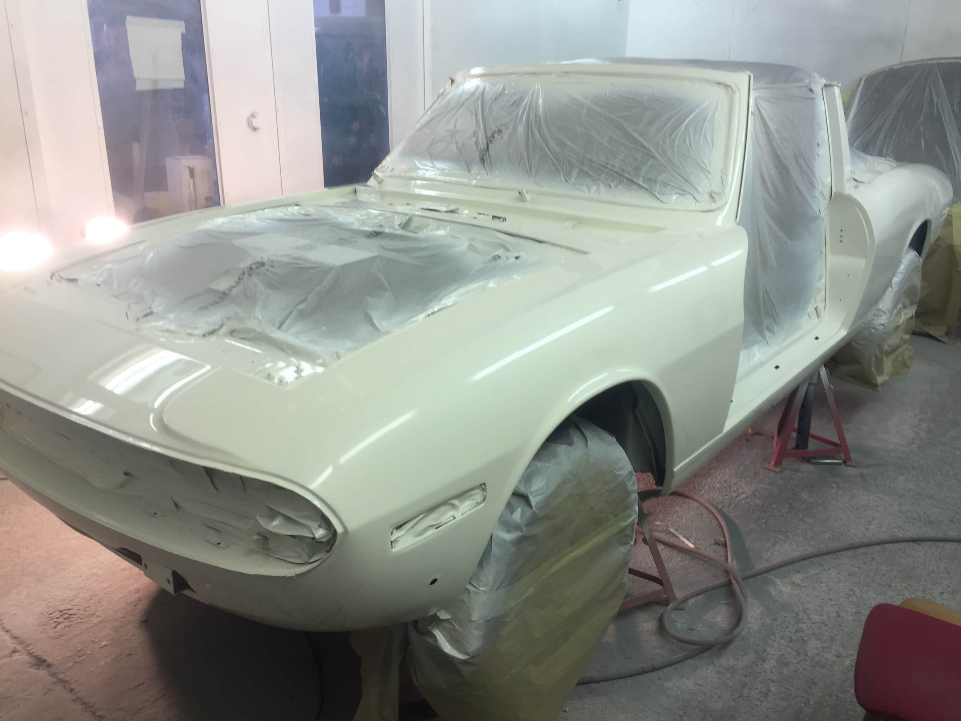 auto in fase di resprayed